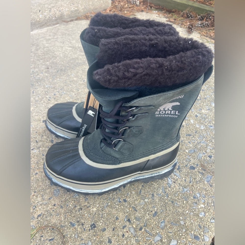 Sorel Men’s Caribou Waterproof Boot Black/Dark Stone New with Tag Size7 Men snow